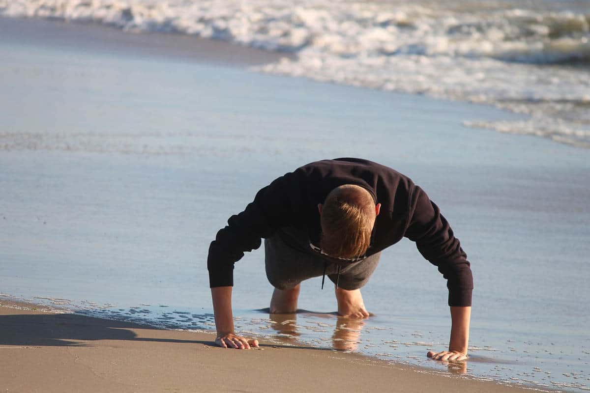 Does 100 Push-Ups a Day Really Work? - Getting Old And Fit